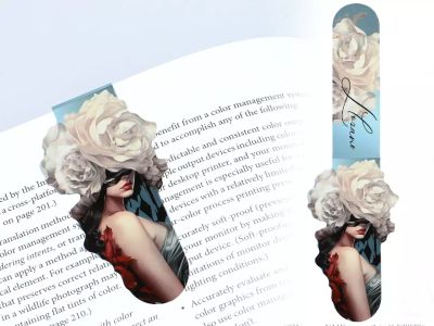 Магнитен книгоразделител "Дамата с белите рози" на Лаура Лозано